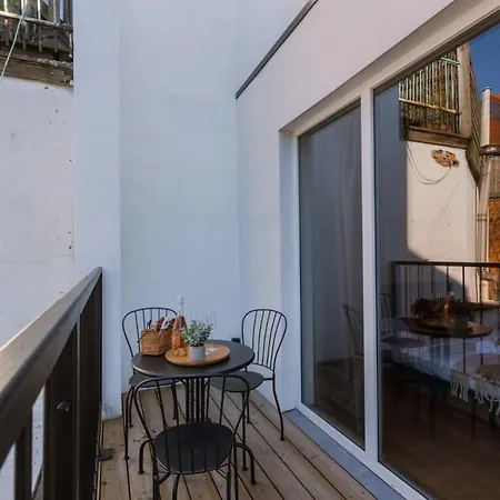 Huswell - Industrial With Terrace In