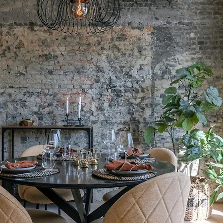 Huswell - Industrial With Terrace In